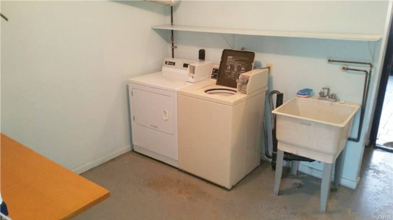 Adorable One Bedroom, One Bathroom Condo - Photo 11