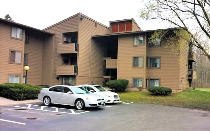 Adorable One Bedroom, One Bathroom Condo - Photo 2