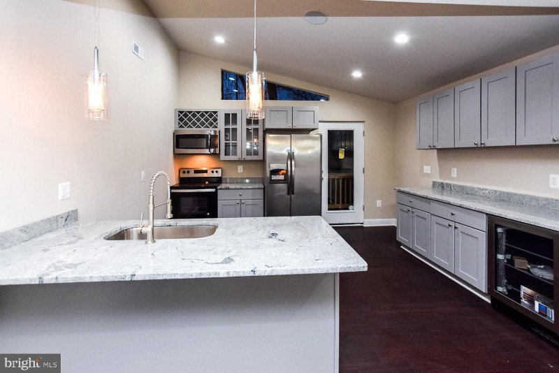 Capital Comfort Condo - Photo 5