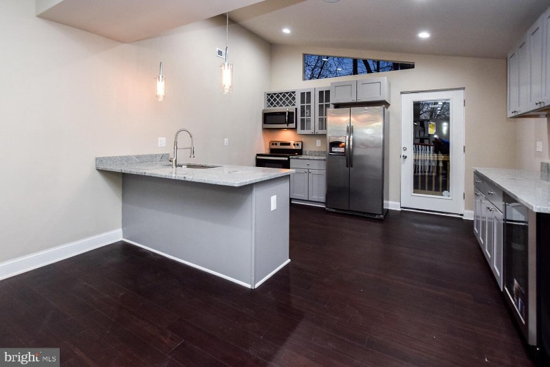 Capital Comfort Condo - Photo 3
