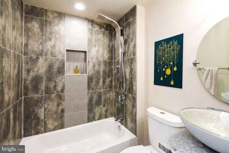 Capital Comfort Condo - Photo 11
