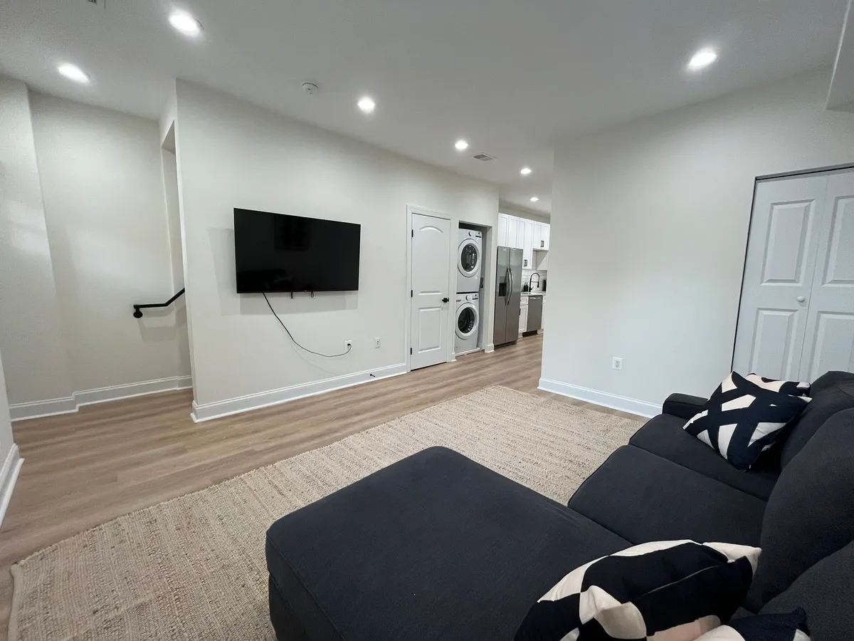 Newly Renovated 3BD Unit - Photo 4