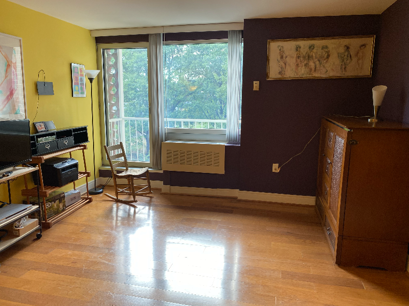 Lovingly furnished apartment with park view fr balcony near Metro in building with full amenities - Photo 3