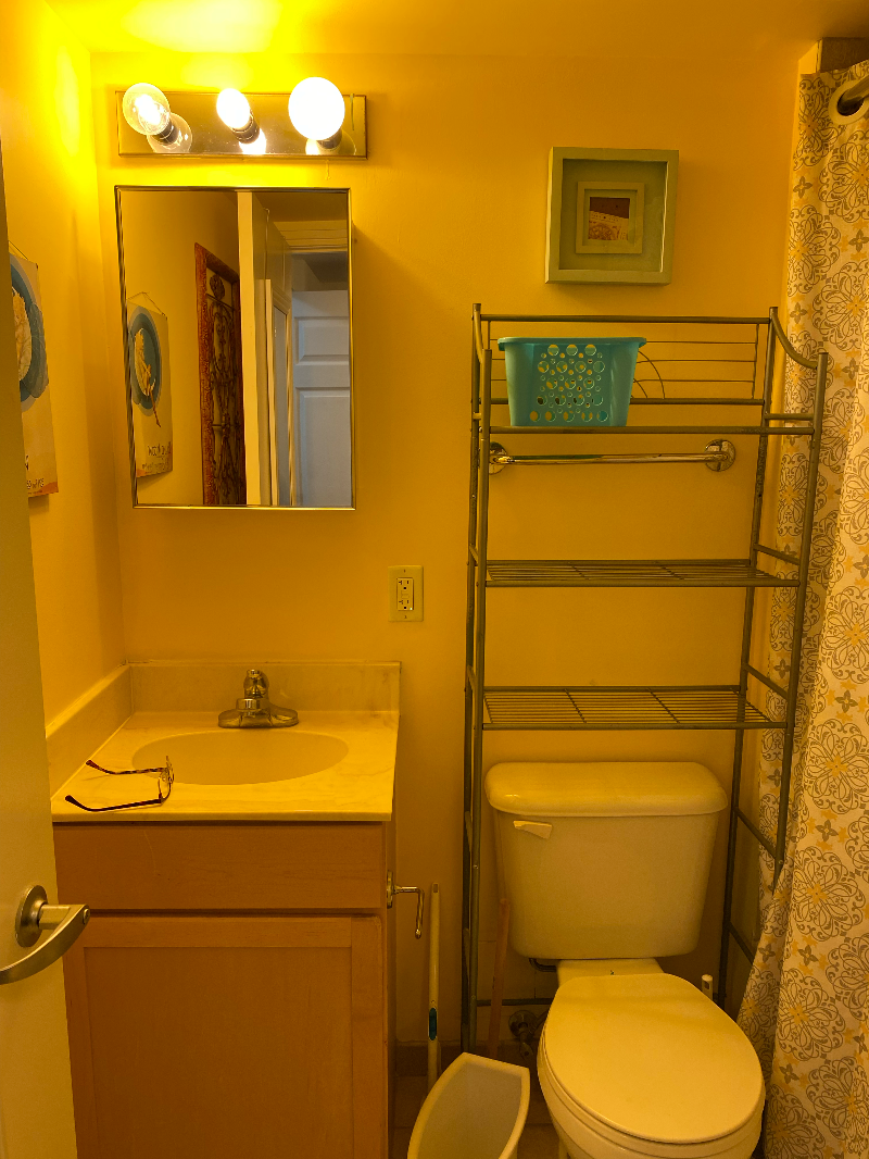 Lovingly furnished apartment with park view fr balcony near Metro in building with full amenities - Photo 7