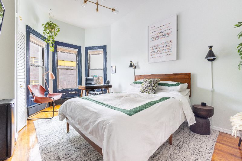 High end room by Industry City steps from express subway - Photo 4