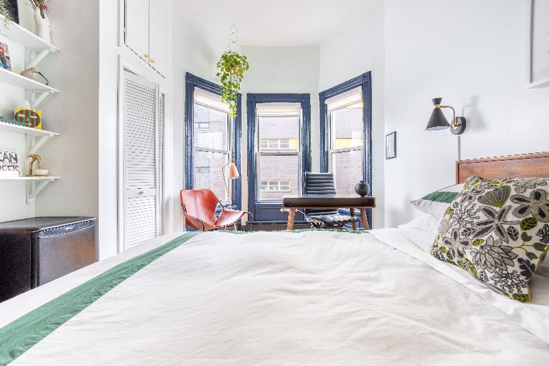High end room by Industry City steps from express subway - Photo 8