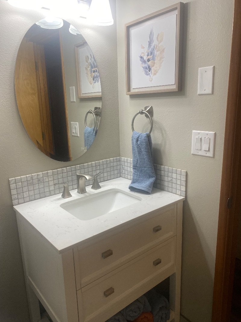 Experience Cozy Comfort in Your Beautiful Room in a House in Oregon's Charming City - Photo 2