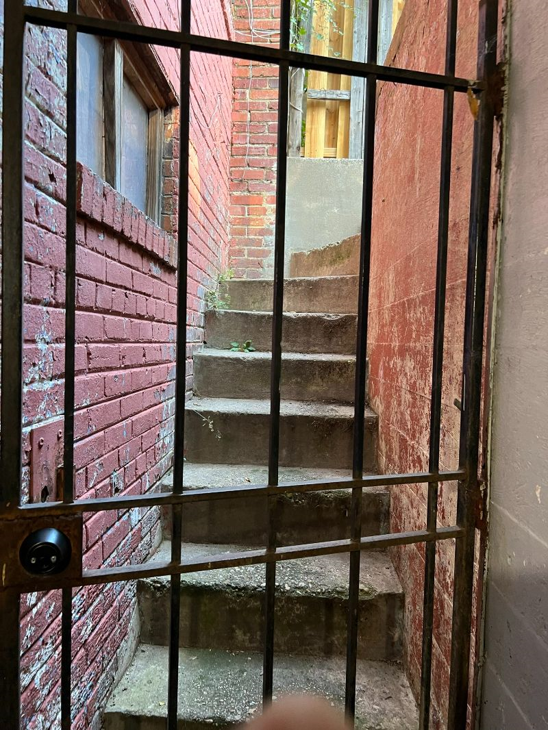 Private Basement Studio Apt in Congress Heights with Parking - Photo 4