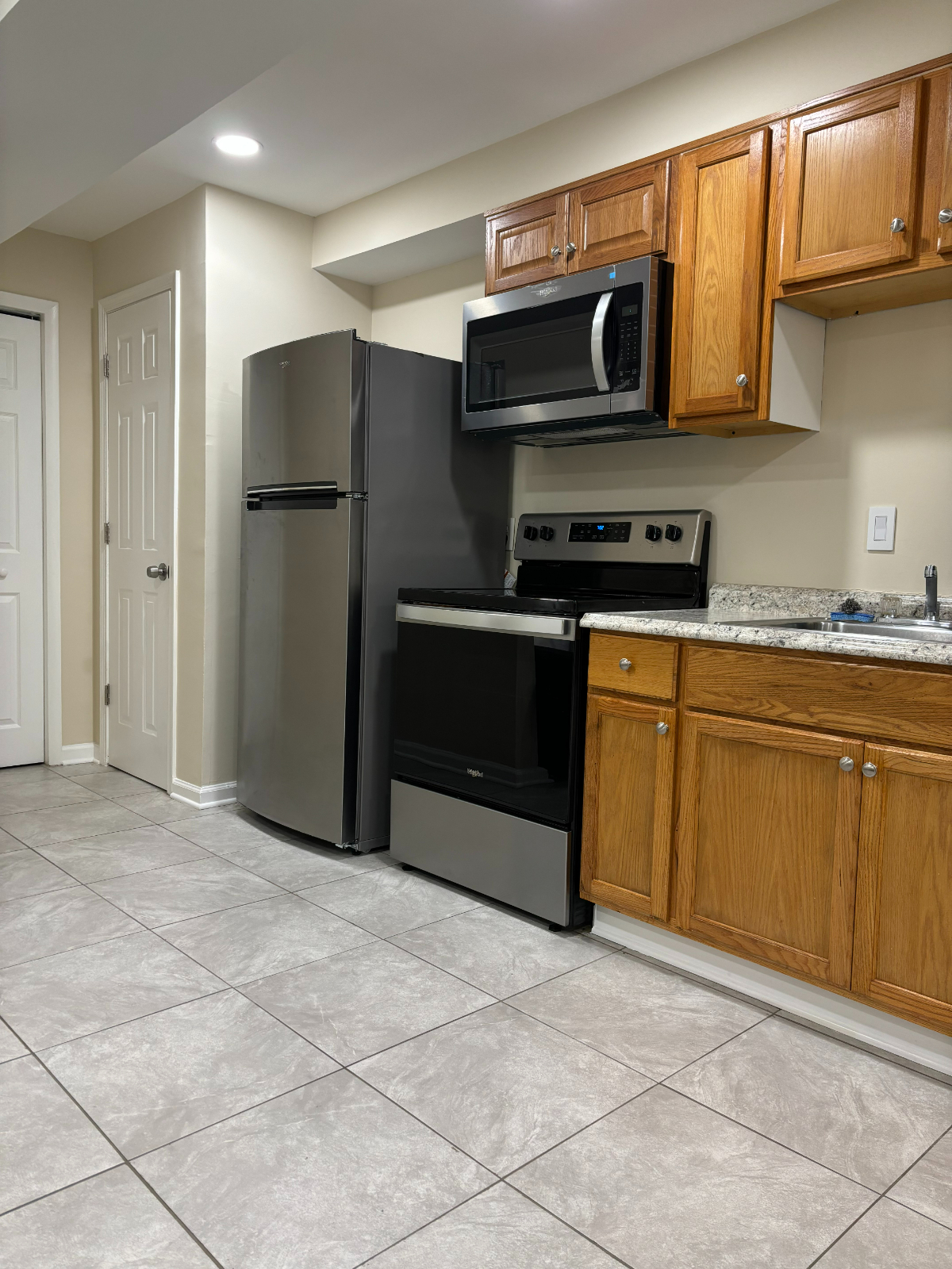 Private Basement Studio Apt in Congress Heights with Parking - Photo 6