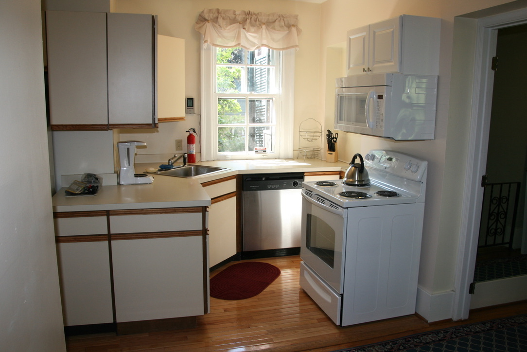 Magnificent 1BD Apt#5 on 3rd Floor in 1906 Mansion - Photo 8
