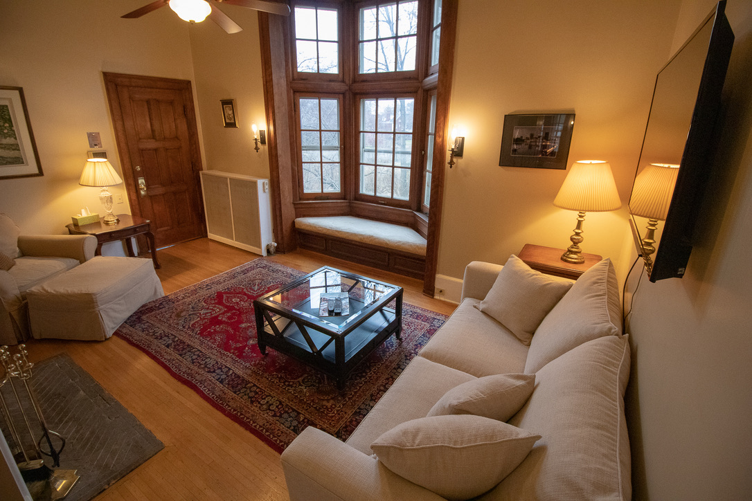 Magnificent 1BD Apt#5 on 3rd Floor in 1906 Mansion - Photo 4