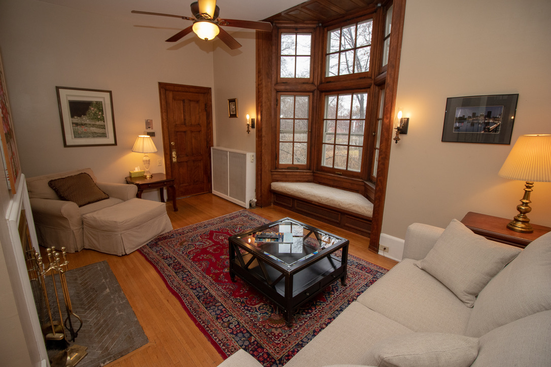 Magnificent 1BD Apt#5 on 3rd Floor in 1906 Mansion - Photo 2