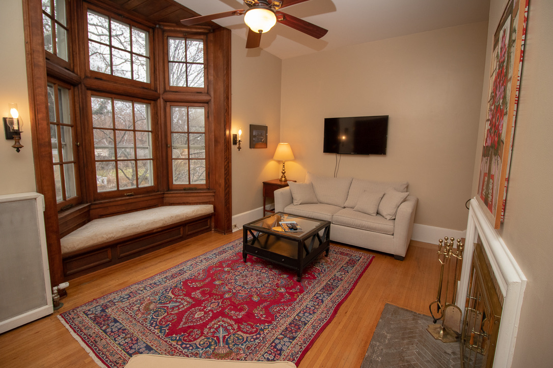 Magnificent 1BD Apt#5 on 3rd Floor in 1906 Mansion - Photo 7