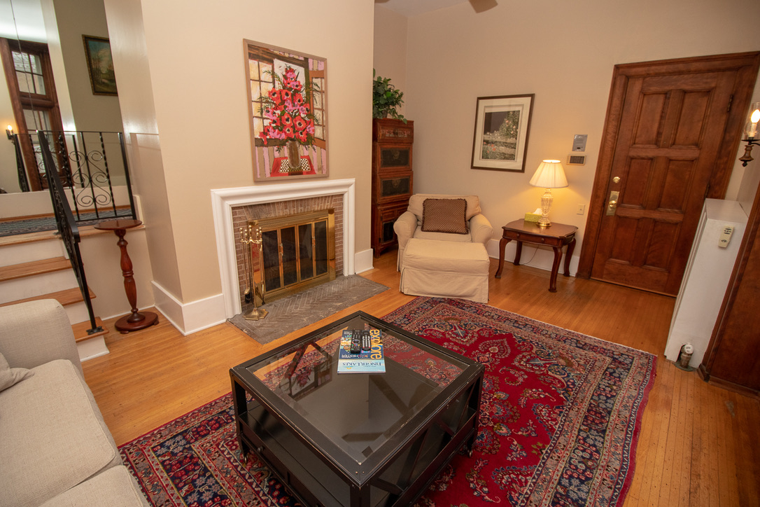 Magnificent 1BD Apt#5 on 3rd Floor in 1906 Mansion - Photo 5
