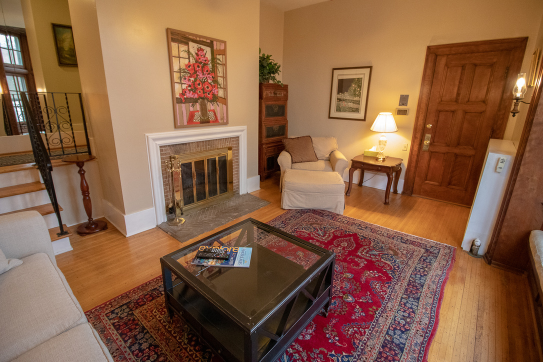 Magnificent 1BD Apt#5 on 3rd Floor in 1906 Mansion - Photo 3