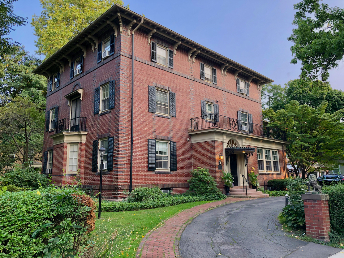 Magnificent 1BD Apt#5 on 3rd Floor in 1906 Mansion - Photo 2