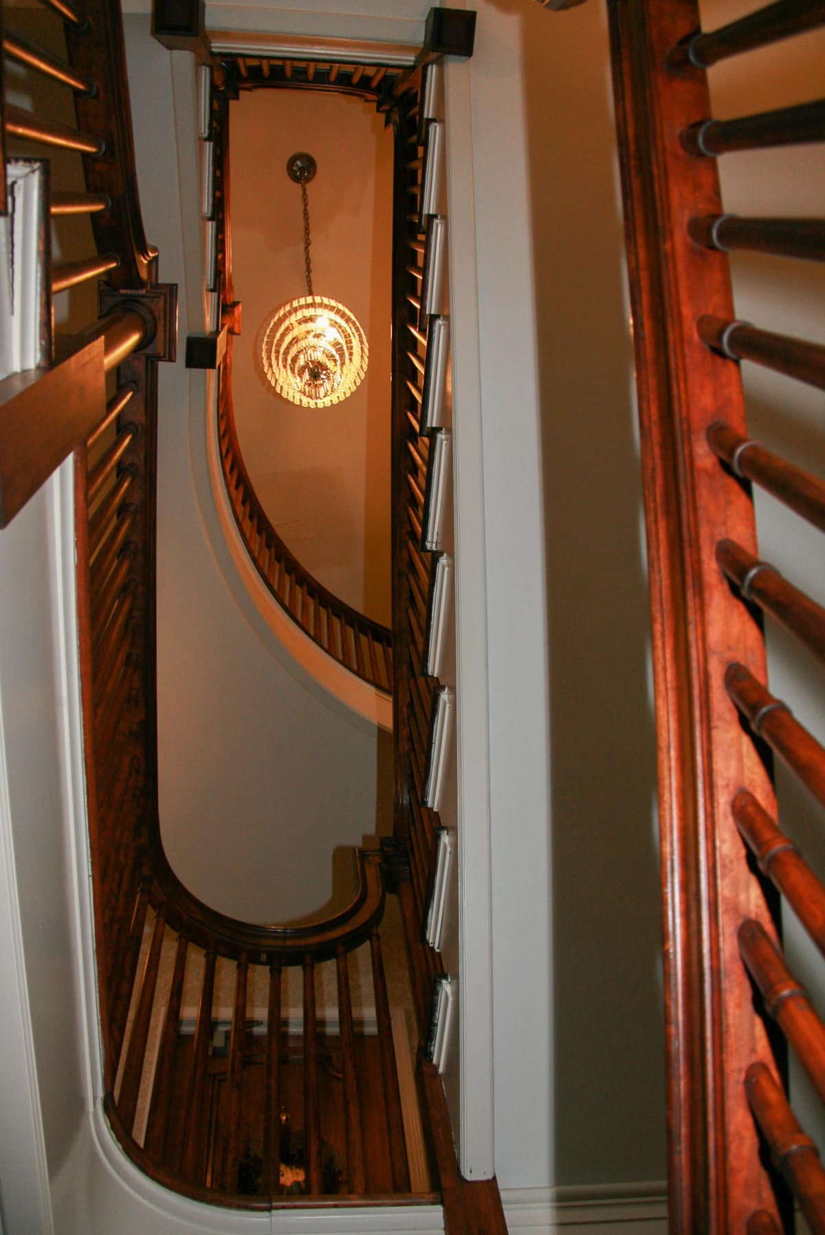 Magnificent 1BD Apt#5 on 3rd Floor in 1906 Mansion - Photo 12