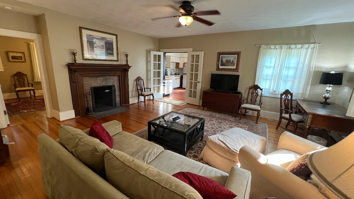 Magnificent 1BD Apt#5 on 3rd Floor in 1906 Mansion - Photo 3