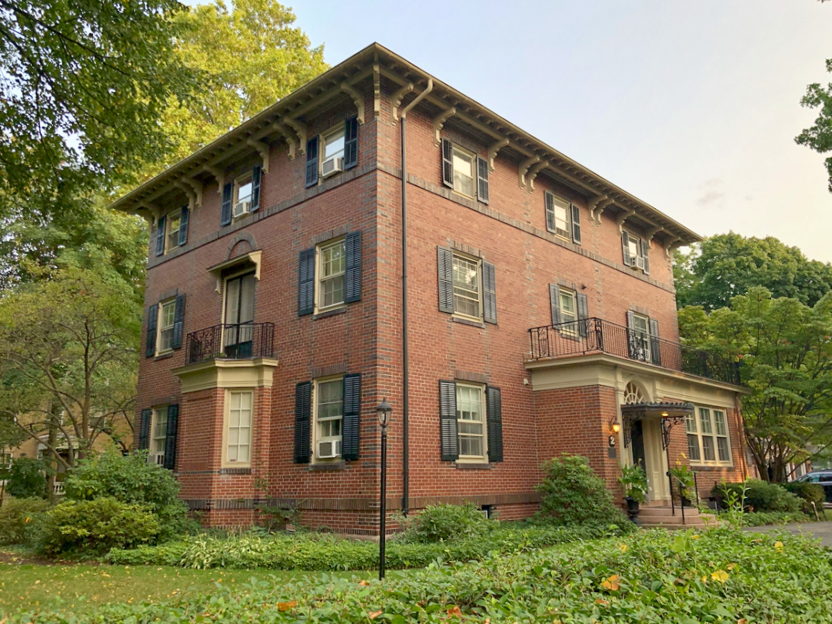 Magnificent 1BD Apt#5 on 3rd Floor in 1906 Mansion - Photo 5
