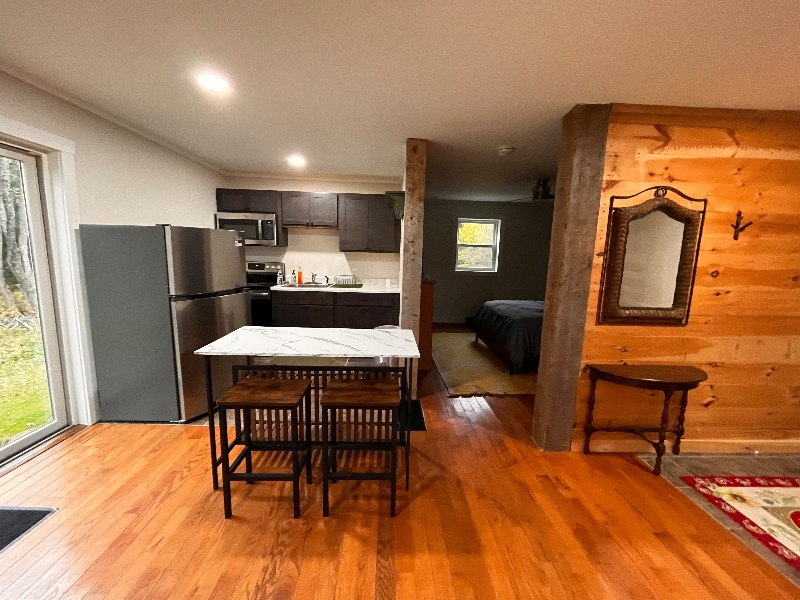 Recently Renovated 1BR near Copley Hospital - Photo 7