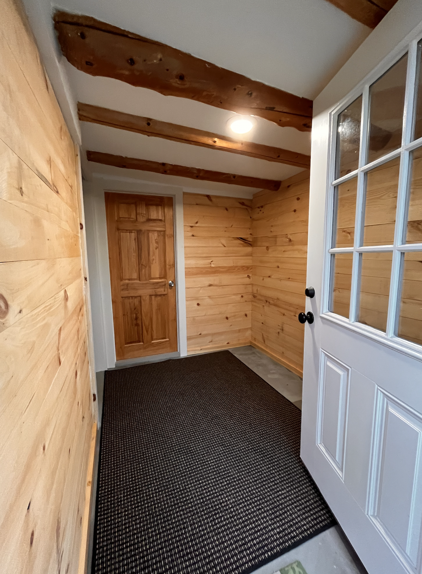Recently Renovated 1BR near Copley Hospital - Photo 3