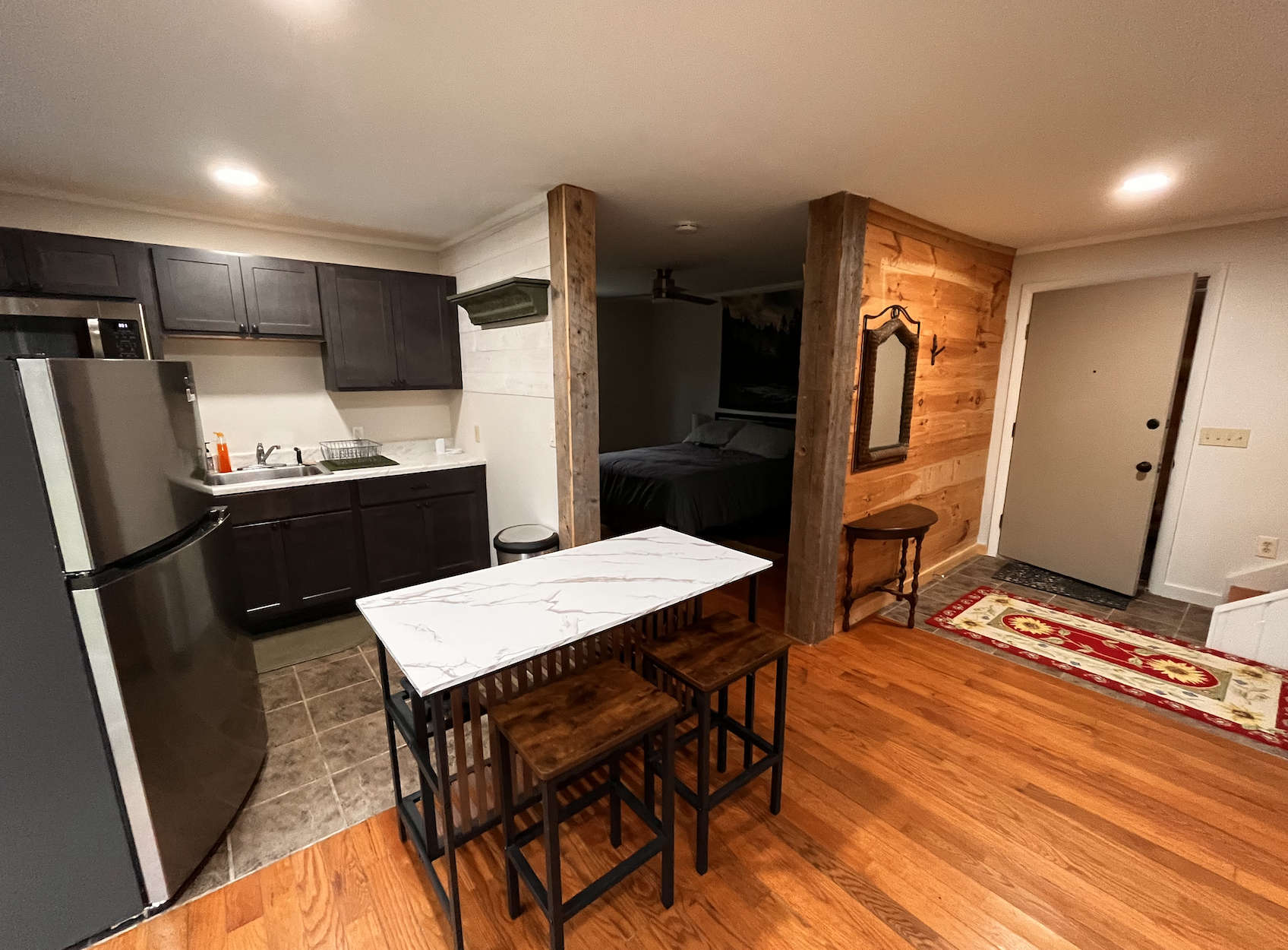 Recently Renovated 1BR near Copley Hospital - Photo 6