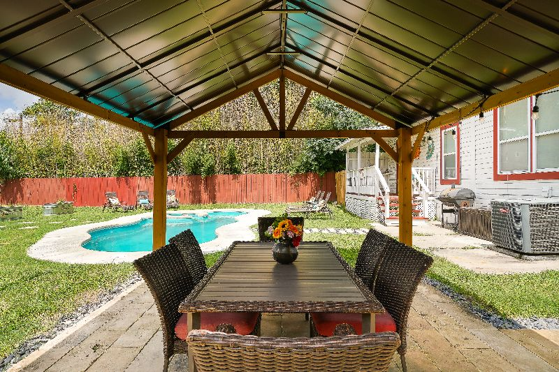 Pearl Brewery Pool and Spa 3Bed/2Ba - Photo 2