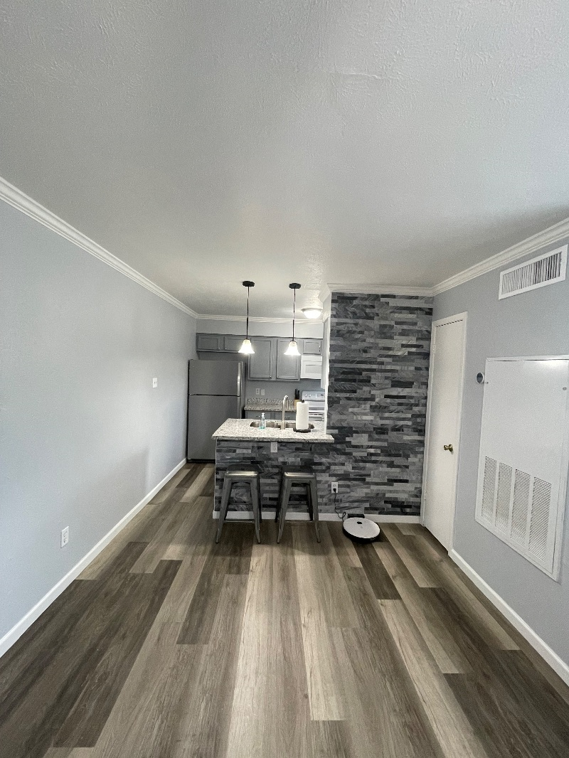 Aggie Townhouse - Photo 4