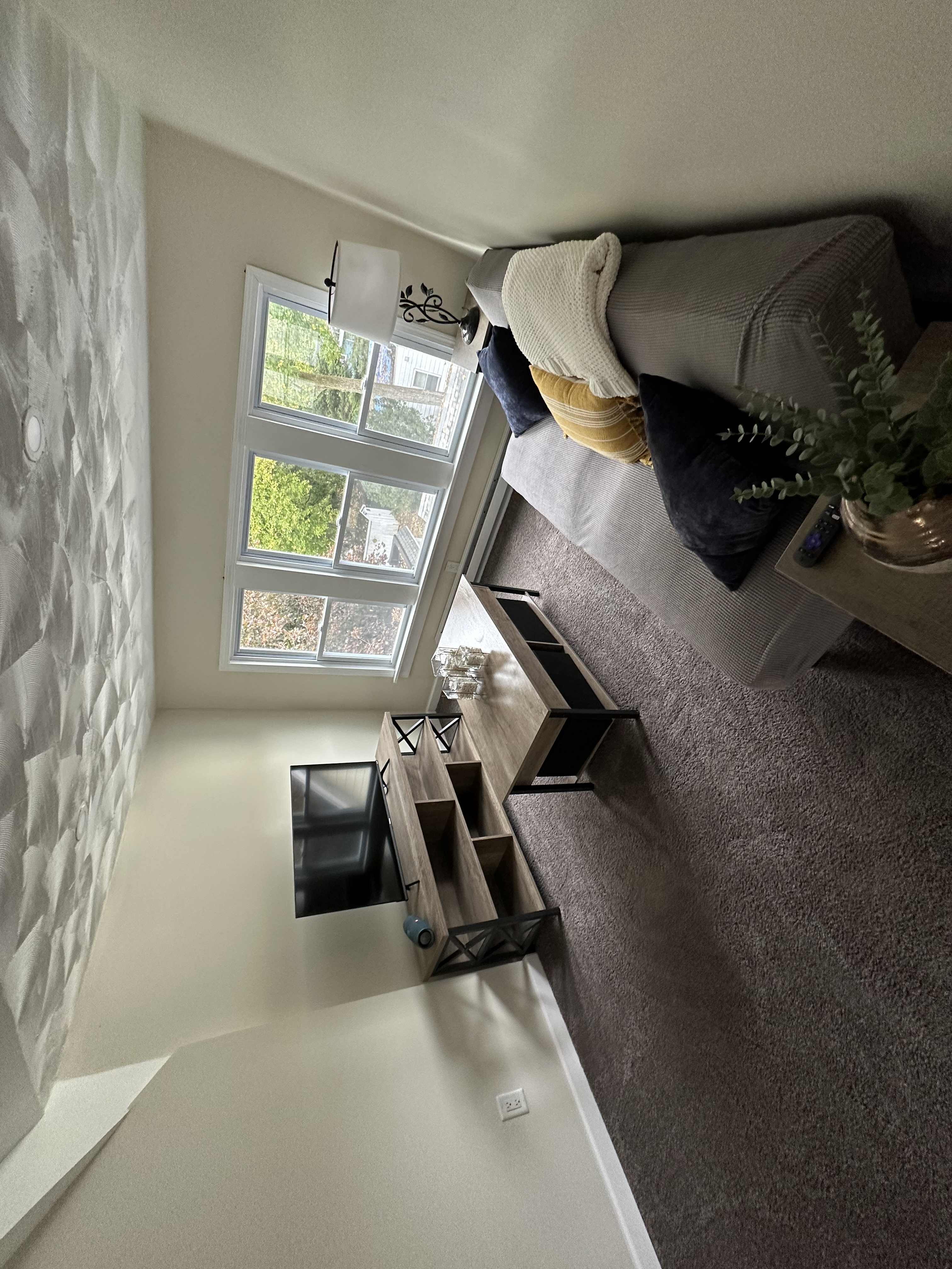 Cozy and Newly Renovated 1BR Attic Aparment/Steps from UPMC Chautauqua - Photo 10