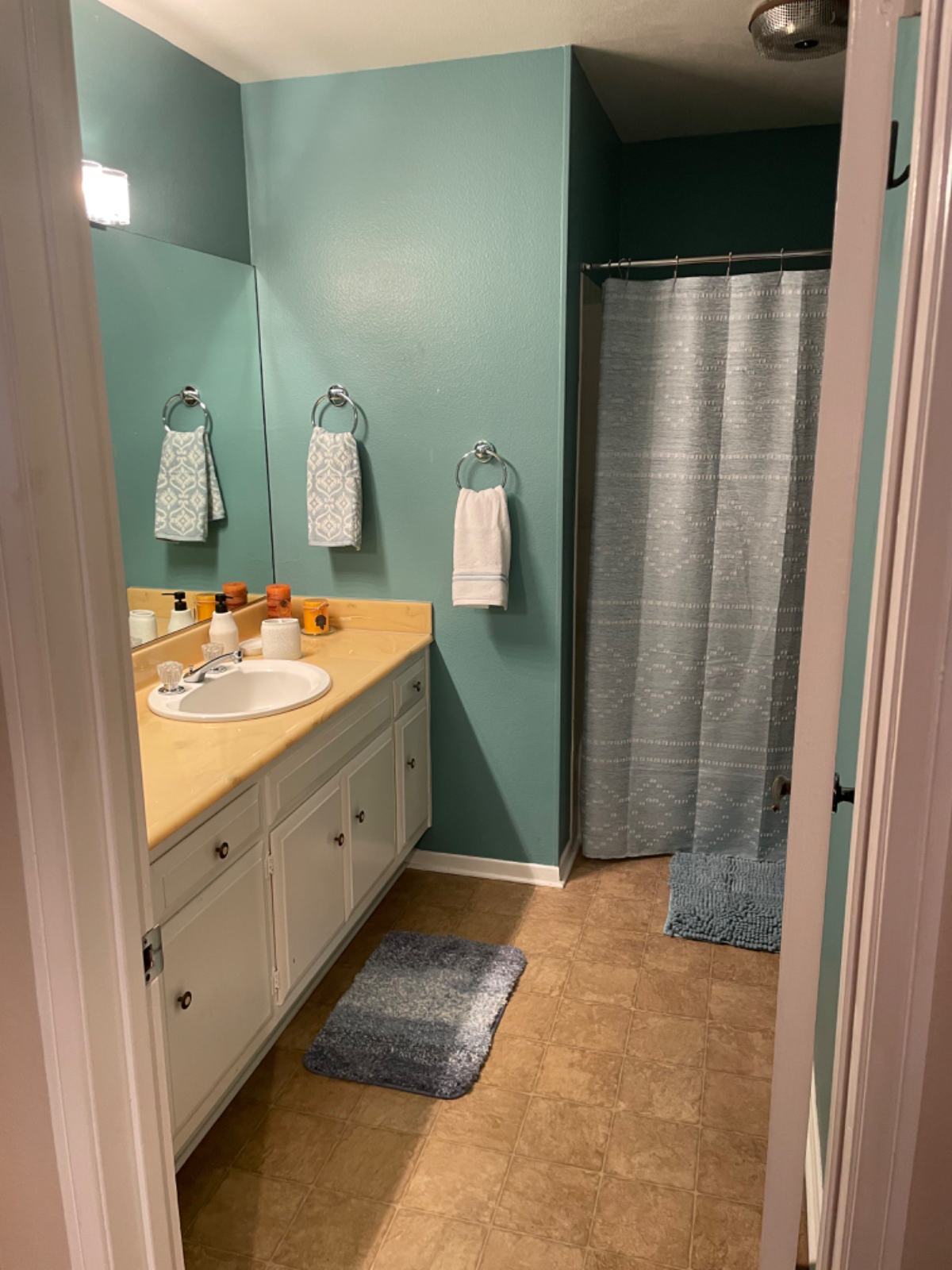Cozy Room in Beautiful and Full of Positive Energy Apartment in the Heart of Los Angeles - Photo 3