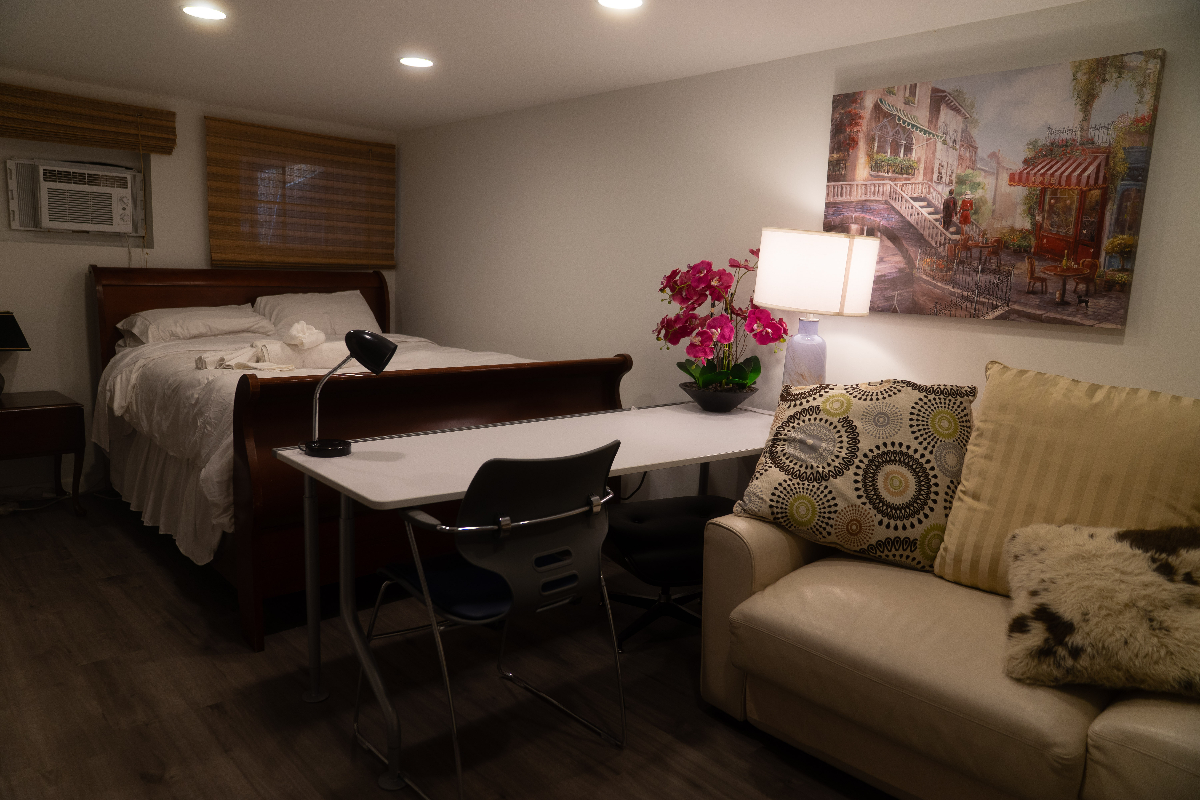 Designer 4Bd/3Ba DC Home w/Parking - Walk to Metro - U St and Medstar - Photo 11