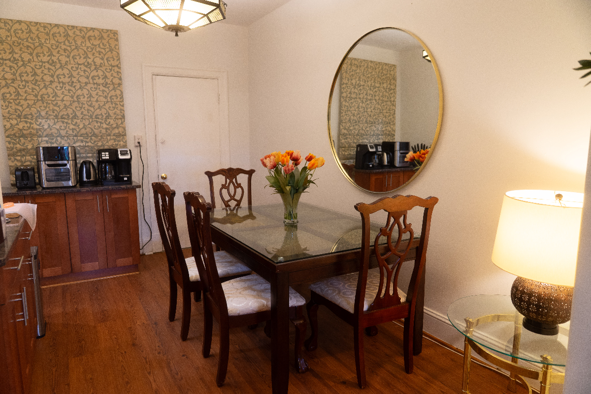 Designer 4Bd/3Ba DC Home w/Parking - Walk to Metro - U St and Medstar - Photo 4