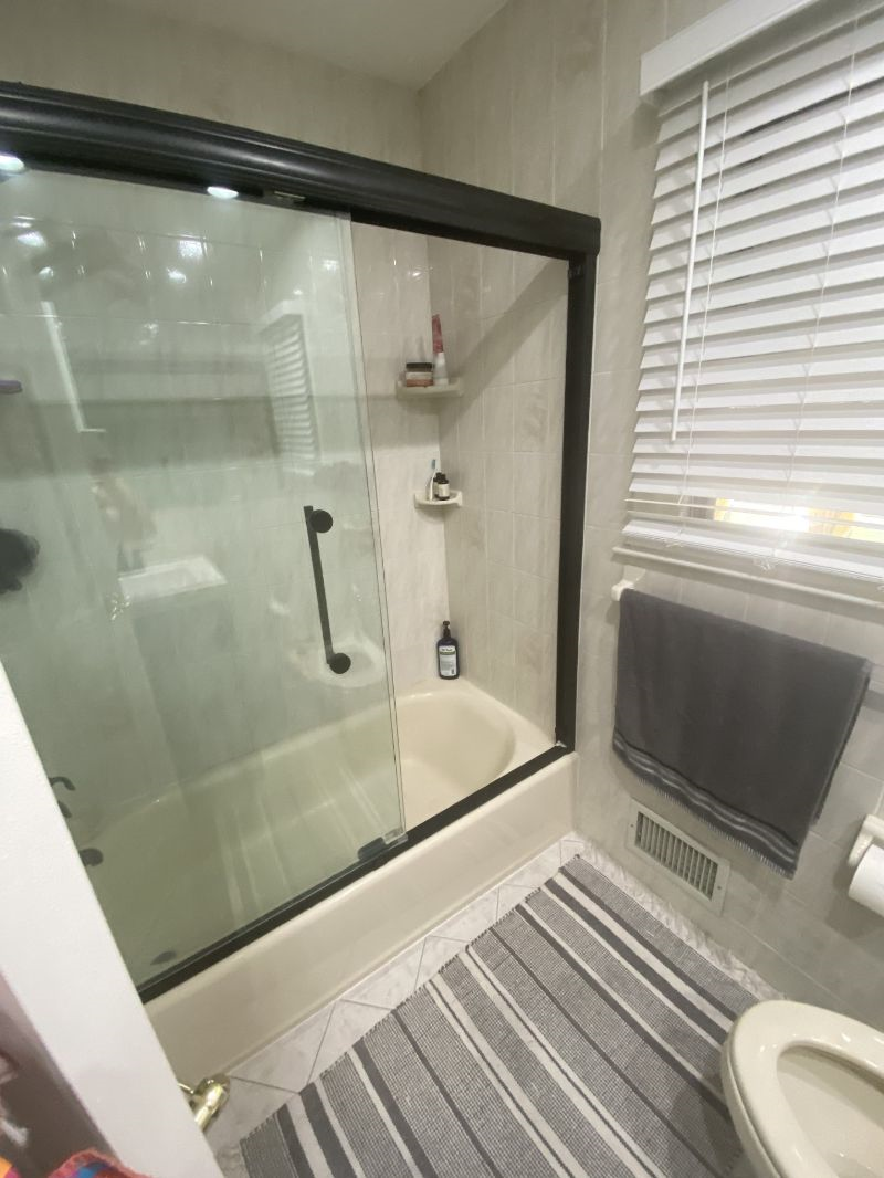Cozy Room in Bay Shore - Comfortable Living Spacious Backyard and Convenient Location - Photo 2