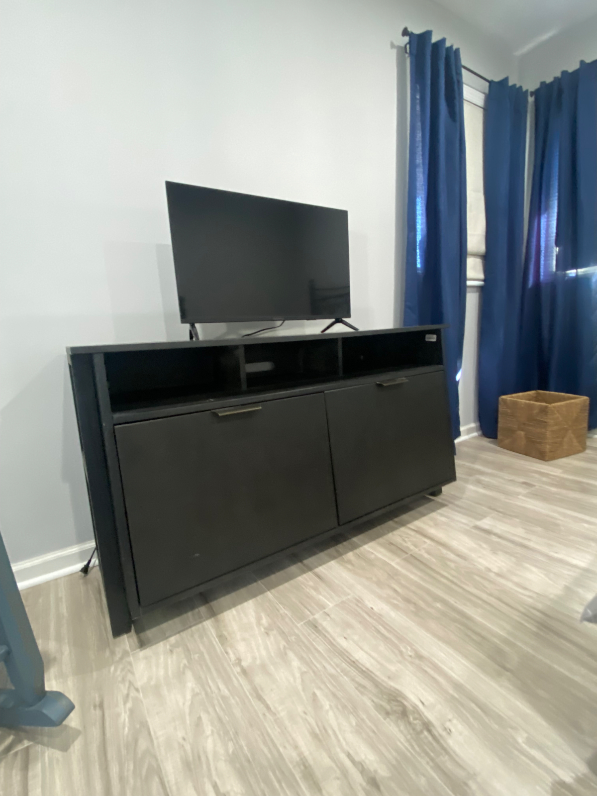 Cozy Room in Bay Shore - Comfortable Living Spacious Backyard and Convenient Location - Photo 4
