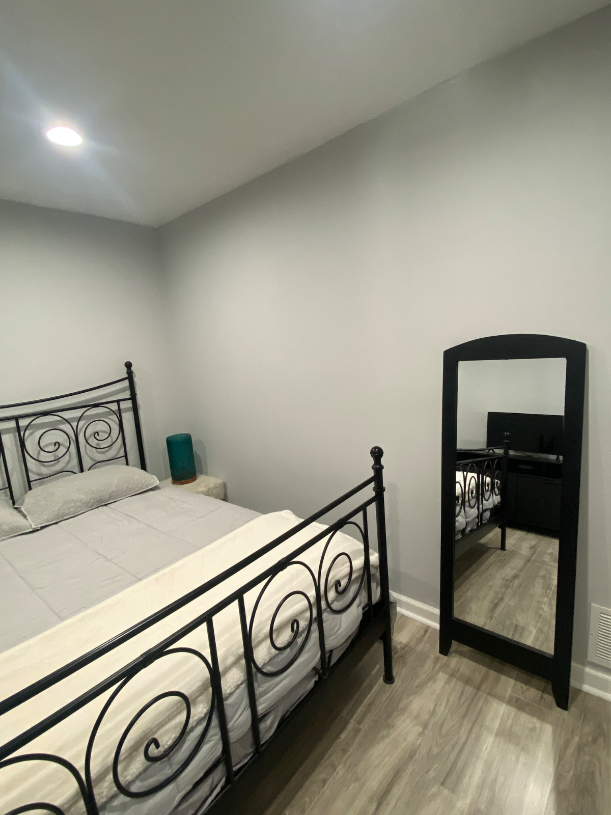 Cozy Room in Bay Shore -  Comfortable Living Spacious Backyard and Convenient Location - Photo 7