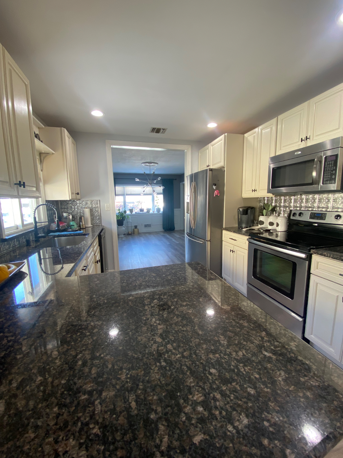 Cozy Room in Bay Shore -  Comfortable Living Spacious Backyard and Convenient Location - Photo 10
