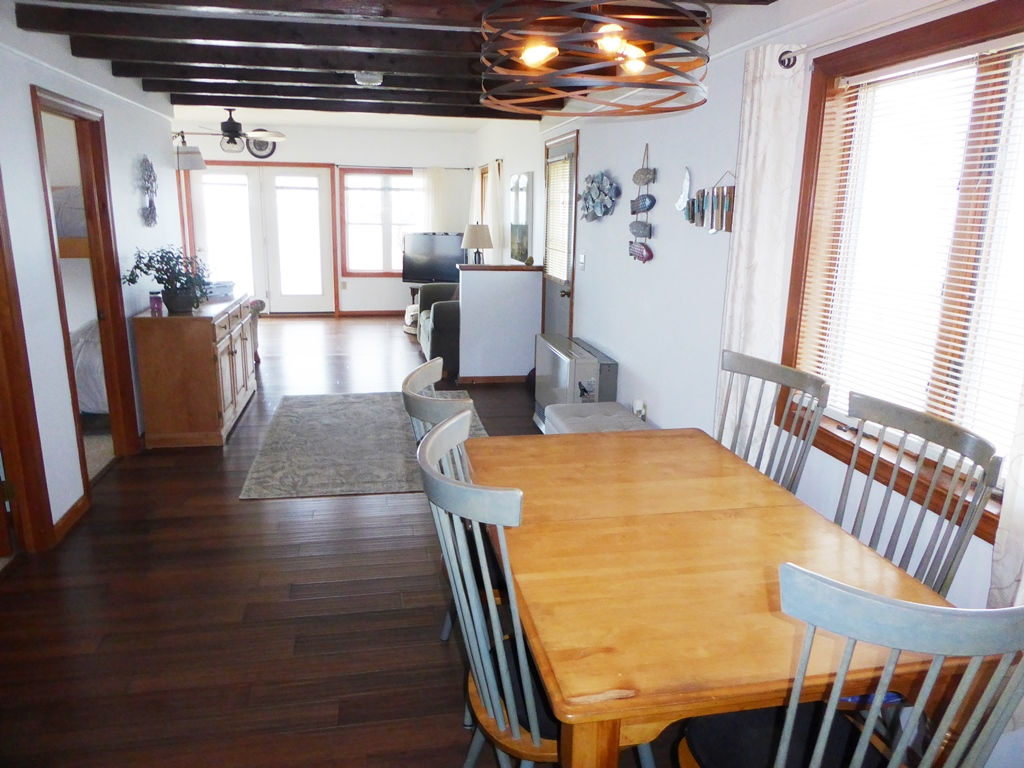 Lakefront Cottage - Peaceful and cozy with easy access to highway - Photo 1