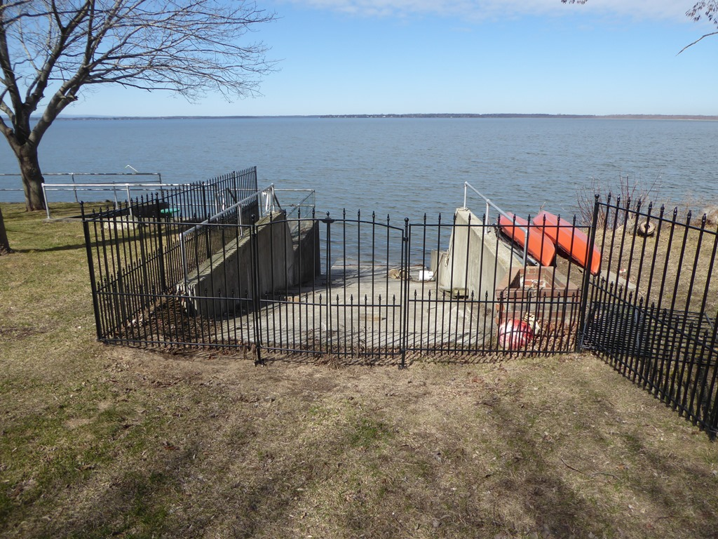 Lakefront Cottage - Peaceful and cozy with easy access to highway - Photo 9