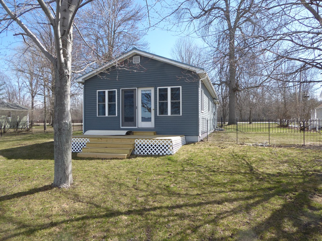 Lakefront Cottage - Peaceful and cozy with easy access to highway - Photo 10