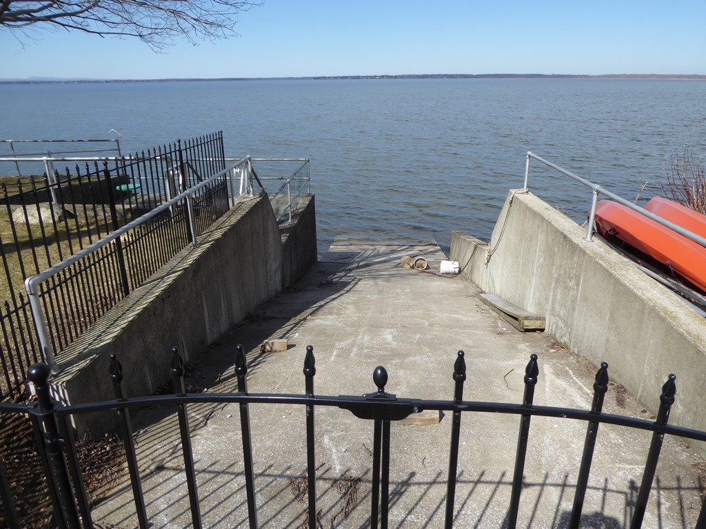 Lakefront Cottage - Peaceful and cozy with easy access to highway - Photo 11