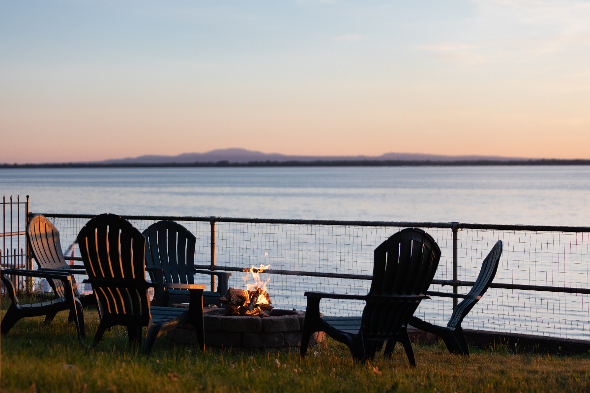 Lakefront Cottage - Peaceful and cozy with easy access to highway - Photo 12