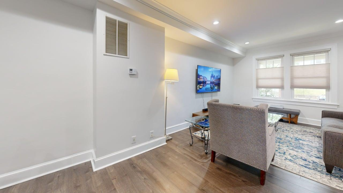 Furnished & Cozy 4B4B with All-Inclusive Amenities - Photo 3