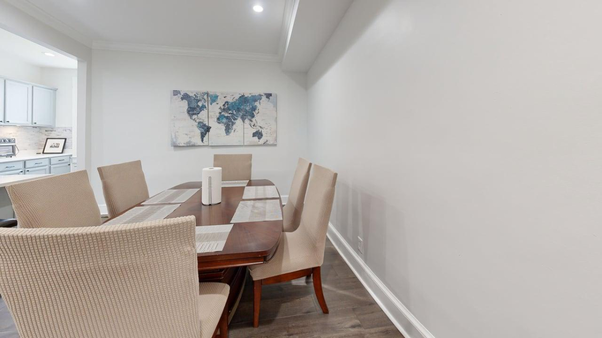 Furnished & Cozy 4B4B with All-Inclusive Amenities - Photo 9