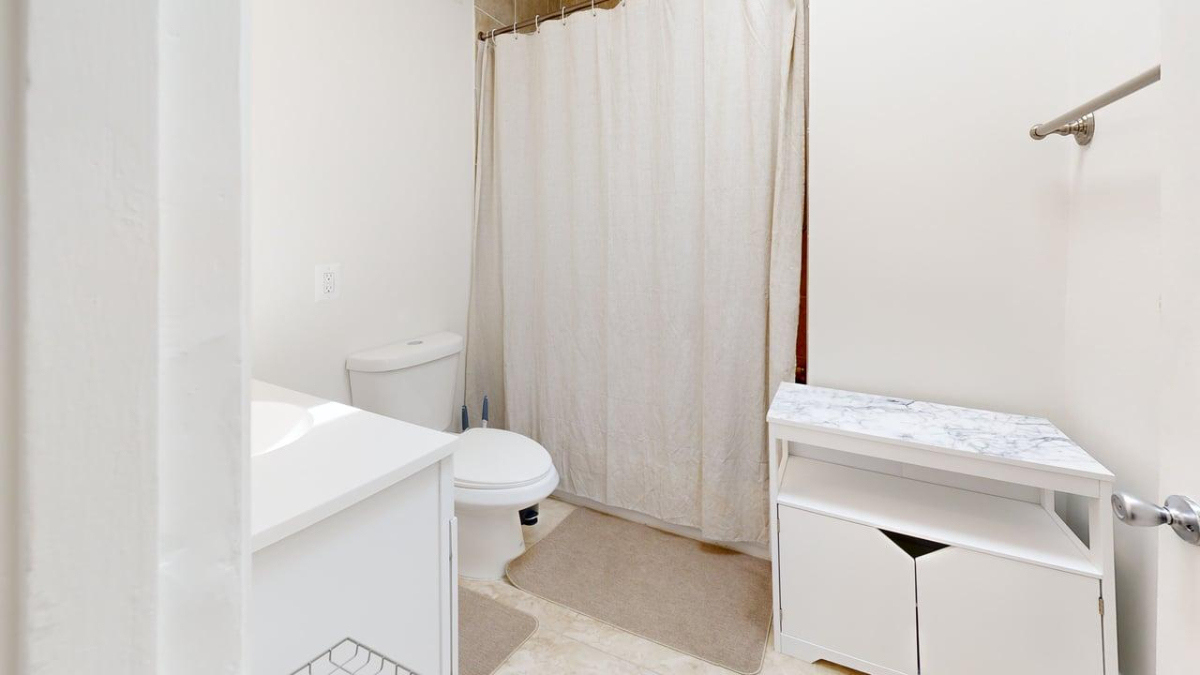 Furnished & Cozy 4B4B with All-Inclusive Amenities - Photo 9