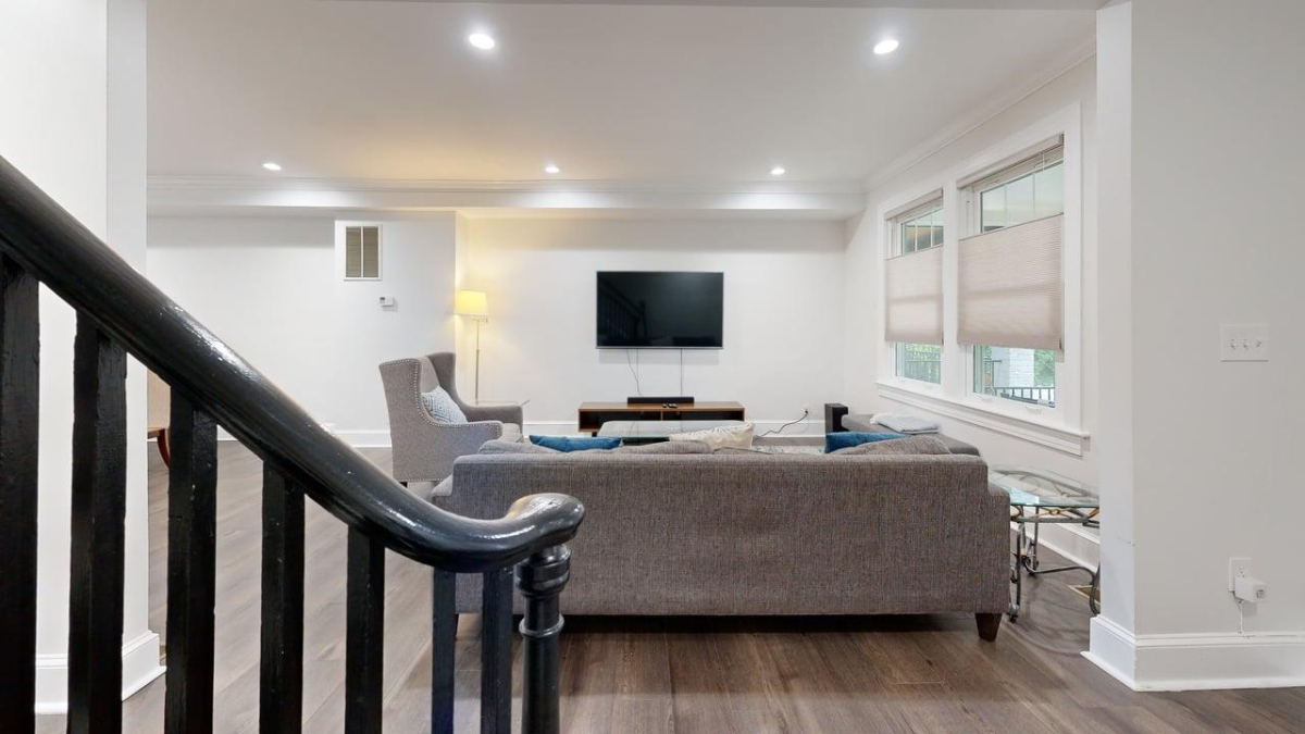 Furnished & Cozy 4B4B with All-Inclusive Amenities - Photo 11