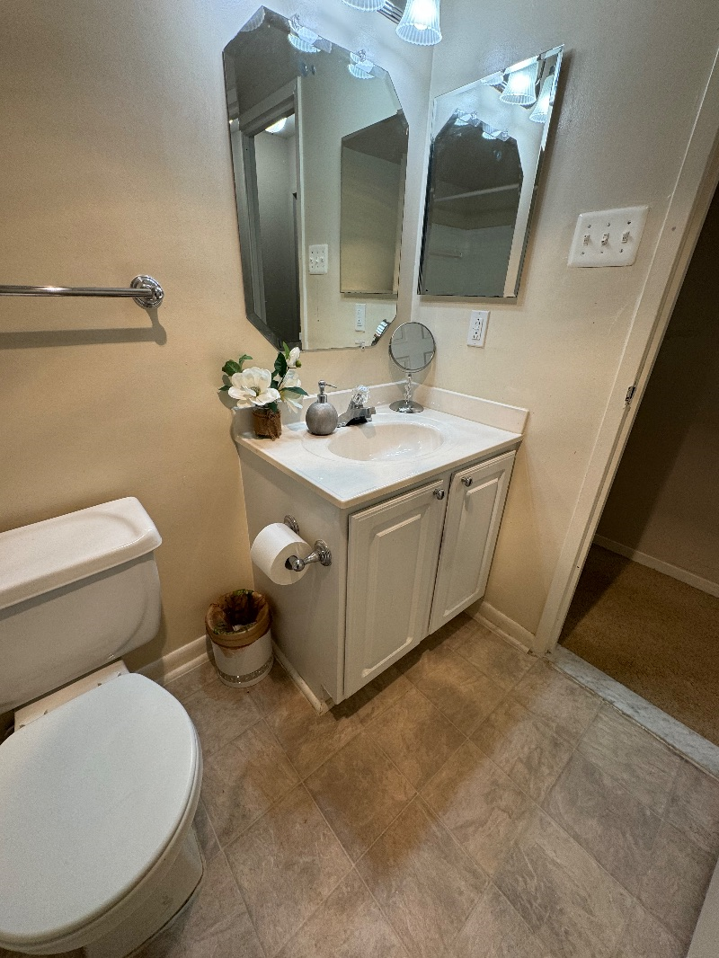 Convenient Peaceful Apartment with public transportation - Photo 12