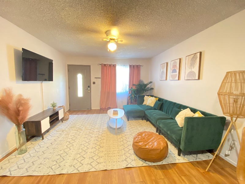 Spacious 2 bed 1 bath in the Heart of Los Angeles - Photo 2