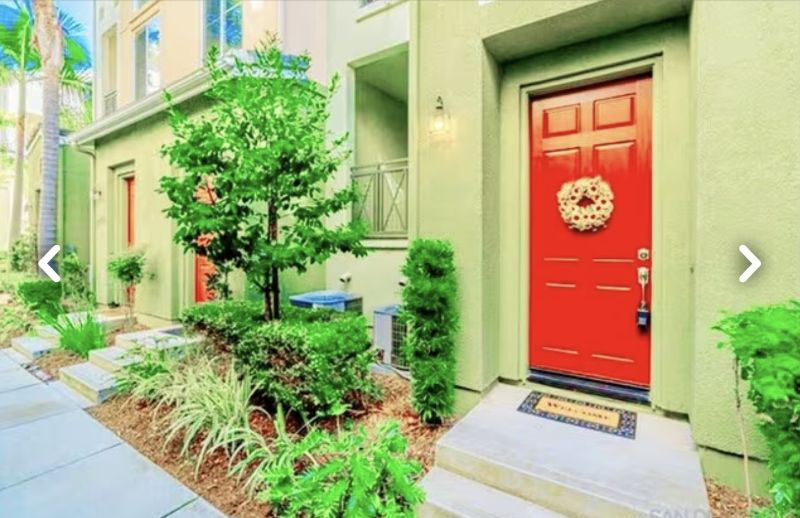 Stylish and Sophisticated 2-Bedroom Townhouse Located in the Heart of Vibrant San Diego California - Photo 2