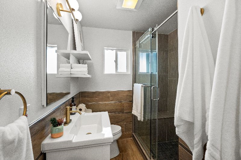 Complete Remodeled Duplex 2 Bedroom Units Near... - Photo 6