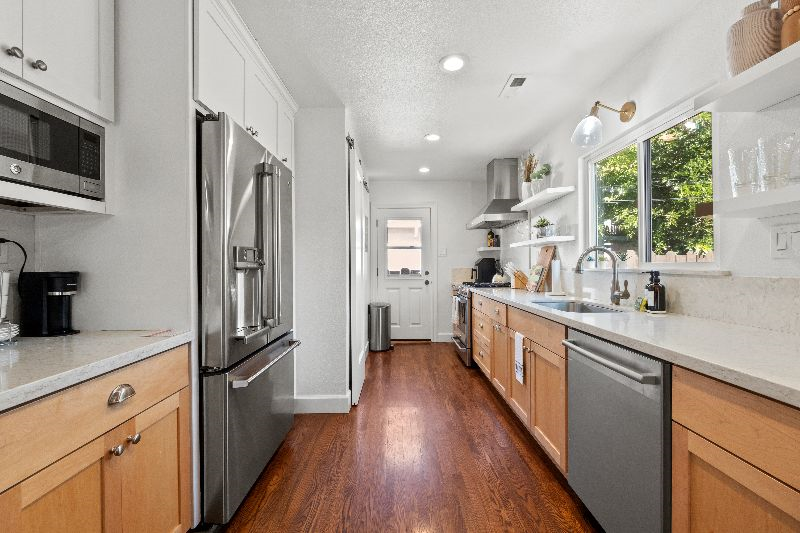 Complete Remodeled Duplex 2 Bedroom Units Near... - Photo 5